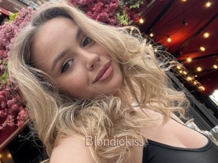 Blondiekiss