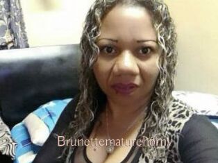 Brunettematurehorny