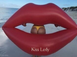 Kiss_Ledy