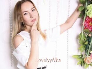 LovelyyMia