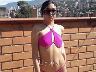 Lily_snack