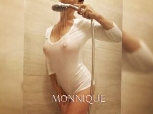 MONNIQUE_