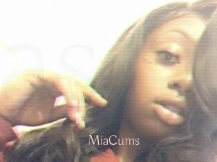 MiaCums