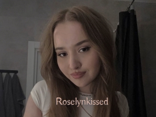Roselynkissed