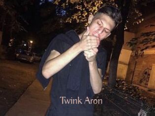 Twink_Aron