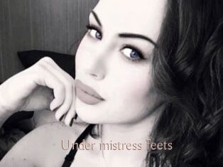 Under_mistress_feets
